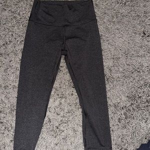 lululemon grey cropped leggings!!